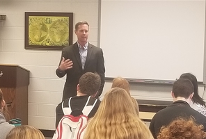 Unity hosts US Rep. R. Davis